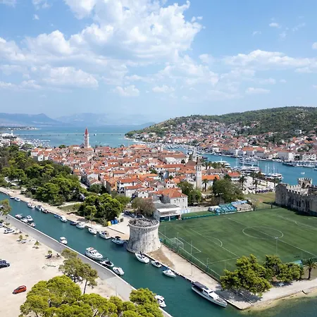 By The Sea - 21215 Trogir